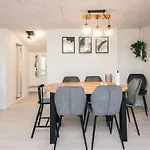 Semesterbostad Family-friendly Near The Coast *