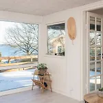 Semesterbostad Family-friendly Near The Coast *