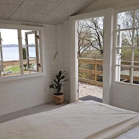 Semesterbostad Family-friendly Near The Coast *