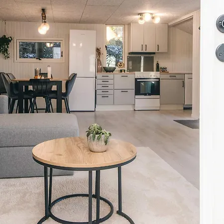 Semesterbostad Family-friendly Near The Coast *