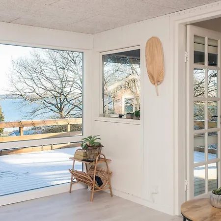 Semesterbostad Family-friendly Near The Coast *